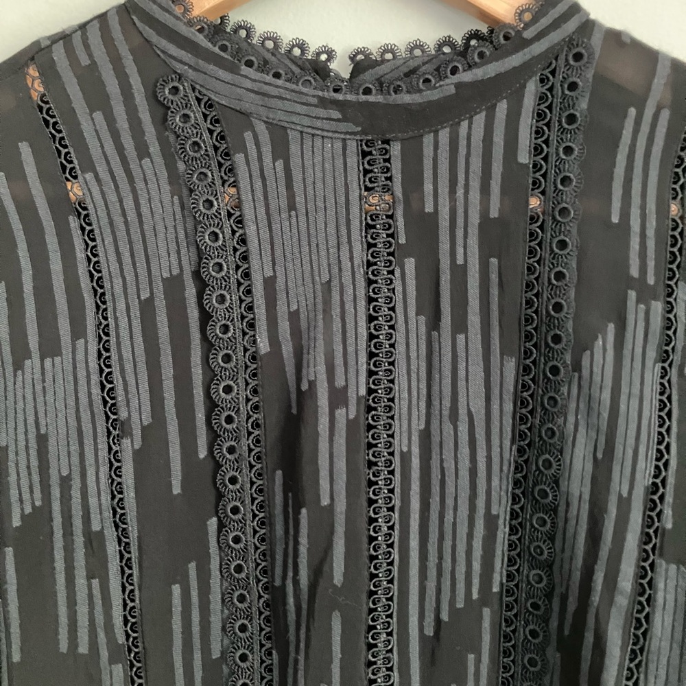 ANN TAYLOR Black Open Eyelet Long Sleeve Mock Neck Blouse Size XS (Could fit S) - Picture 3 of 11